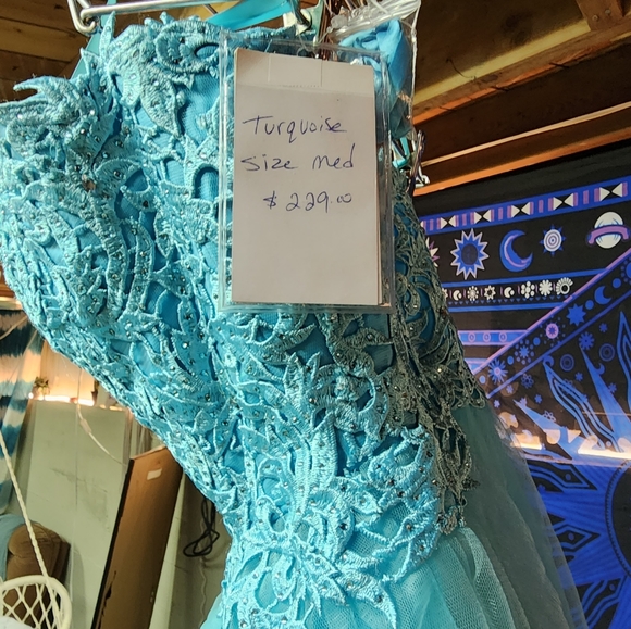 Dress - Picture 2 of 4